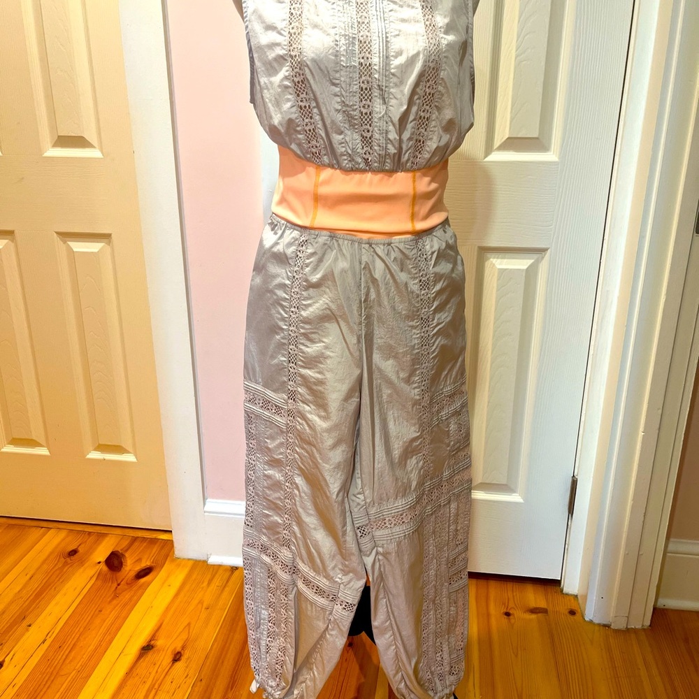 Top and bottom set with partial open back